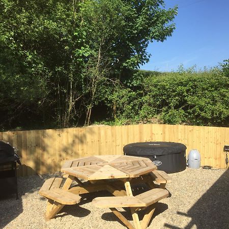 Romantic Getaway Luxury Wooden Cabin With Private Hot Tub And Bbq Aberystwyth Ngoại thất bức ảnh